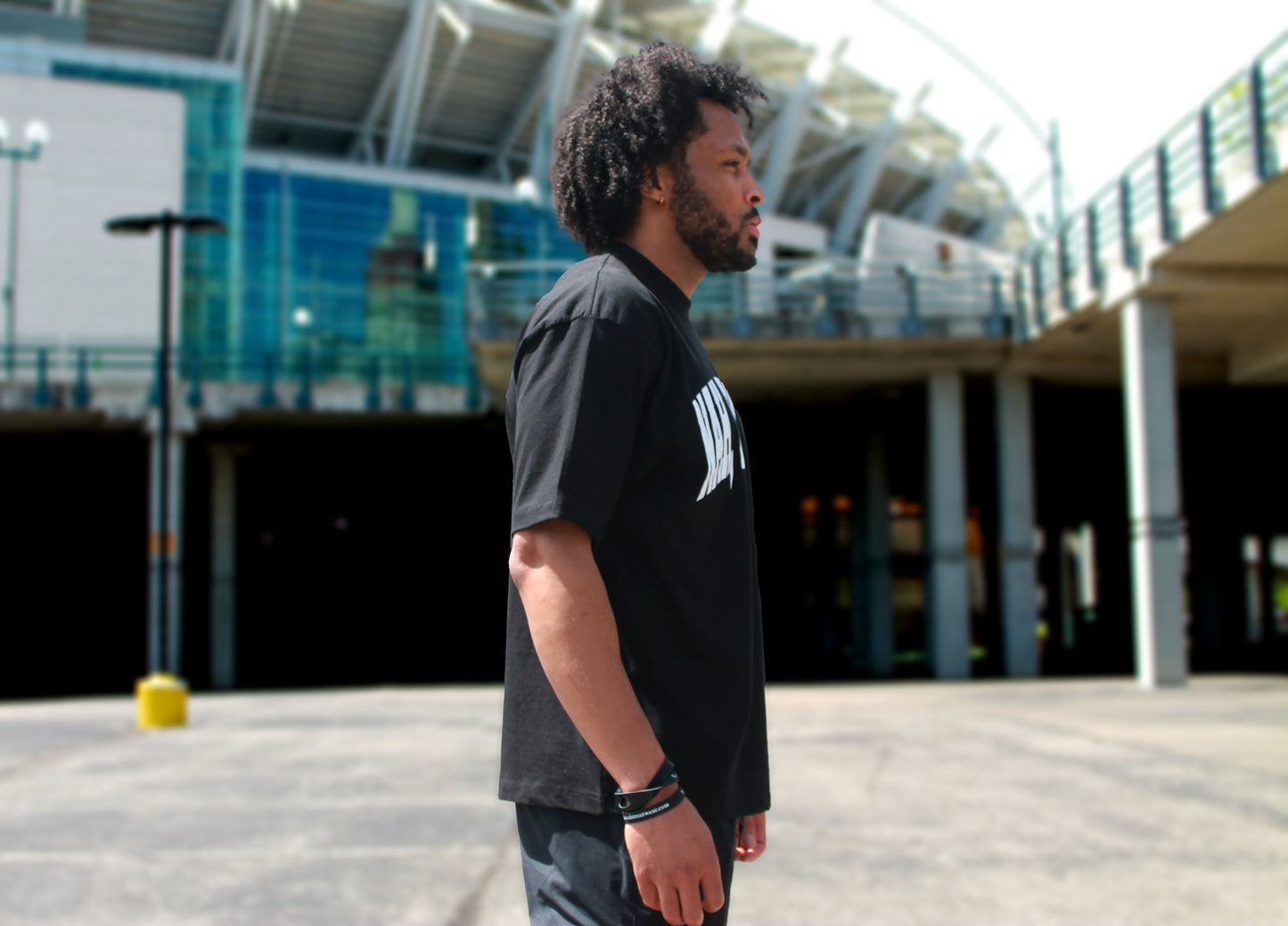 OVERSIZED BLACK SIGNATURE TEE