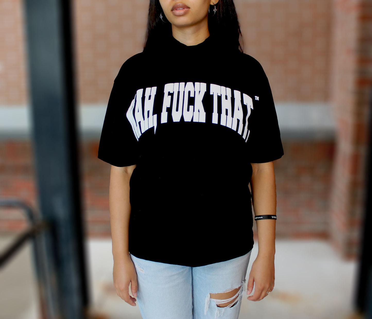 OVERSIZED BLACK SIGNATURE TEE