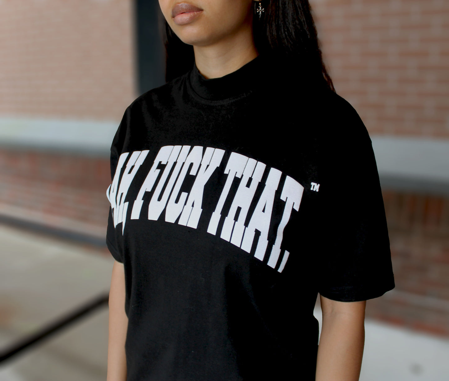 OVERSIZED BLACK SIGNATURE TEE