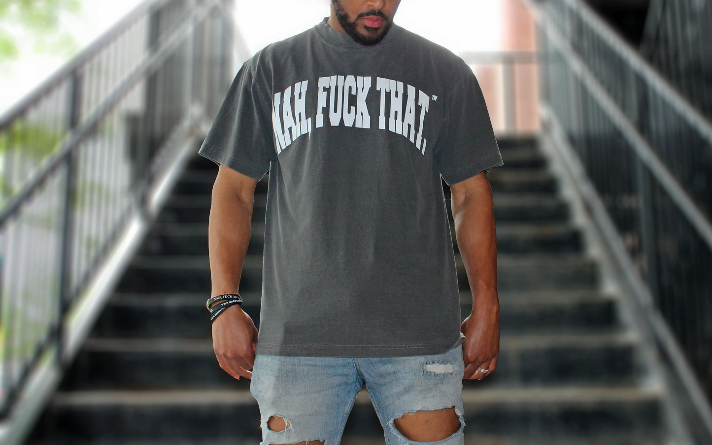 OVERSIZED SHADOW SIGNATURE TEE